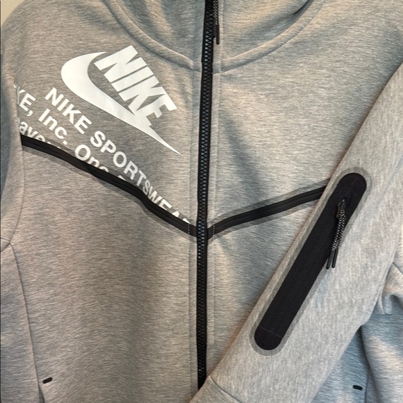 Nike Men’s Gray Tech Fleece Full-Zip Hoodie, Size M - Picture 4 of 8